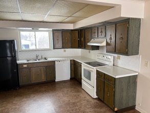 Building Photo - 916 Mt Jackson Rd