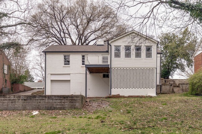 Building Photo - 4 Bedroom, 3 Bath Home w/  1 Car Garage