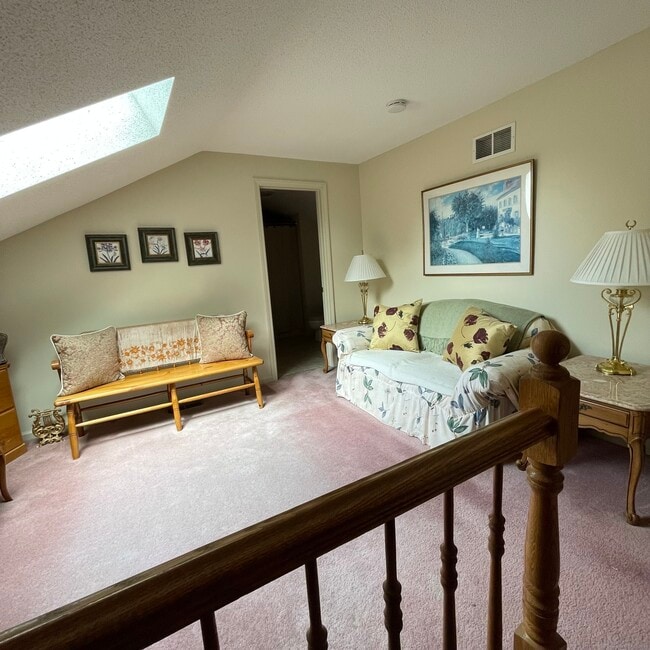 Building Photo - 697 South End Rd