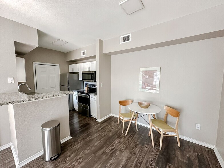 Building Photo - 6225 Saratoga Blvd