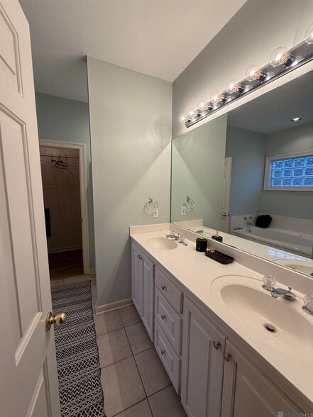 Building Photo - 5545 Ducros Dr