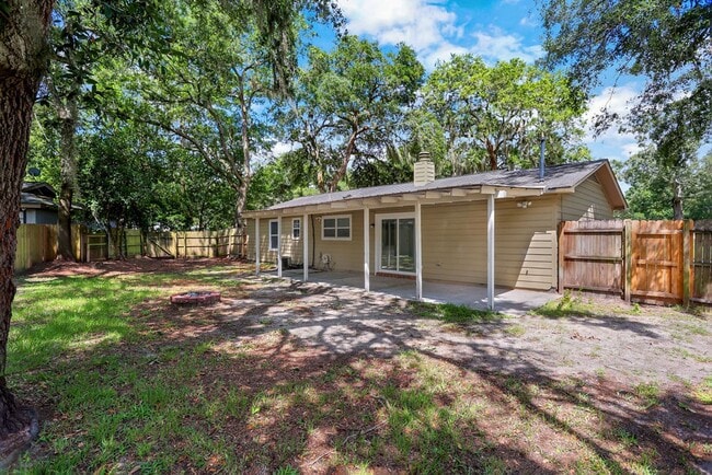 Building Photo - 3 bedroom 2 bath home in Village Green