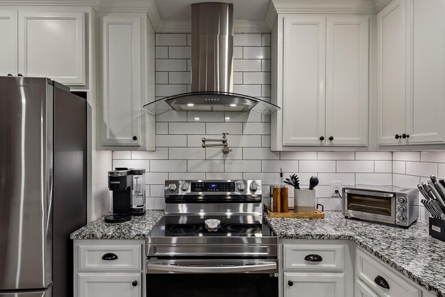 Building Photo - 112 Magnolia Cir