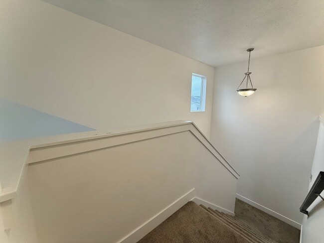 Building Photo - Beautiful SLC Town Home Available Now