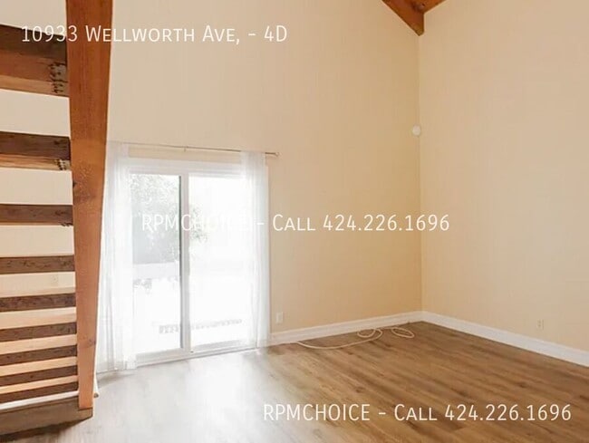 Building Photo - 10933 Wellworth Ave