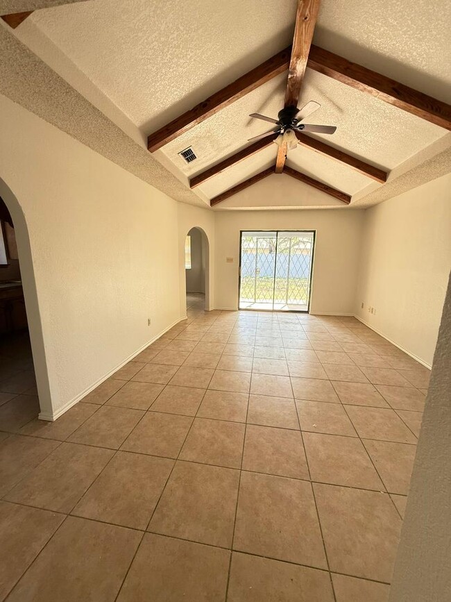 Building Photo - 108 N Mina De Oro St