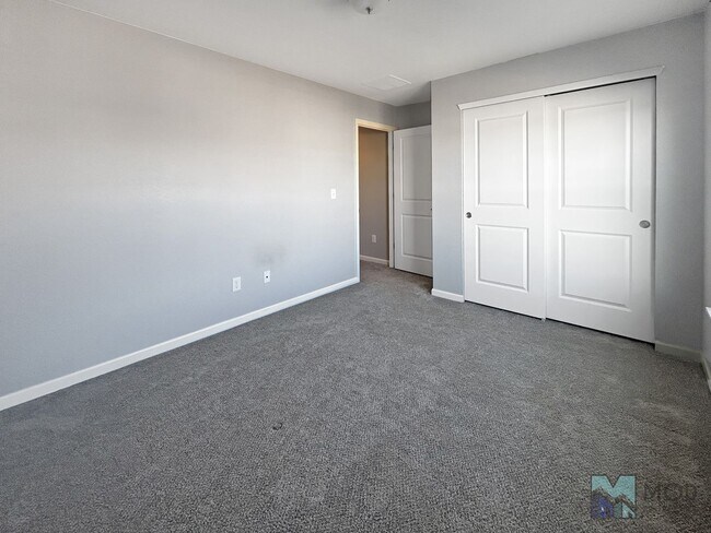 Building Photo - $0 DEPOSIT OPTION. SPACIOUS 4-BEDROOM, 3.5...