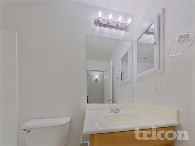 Building Photo - 2116 S 160th Ln