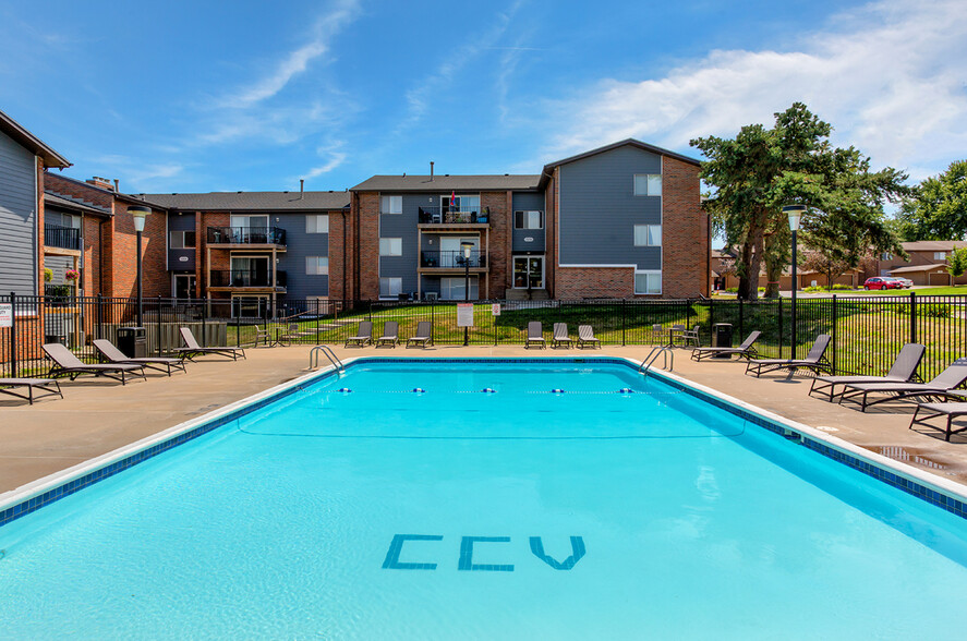 Pool - Country Club Village Apartments