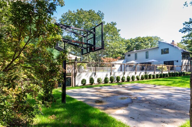 Building Photo - 1 Short Ln