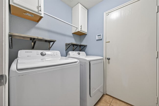 Building Photo - 16238 Ranchland Ln
