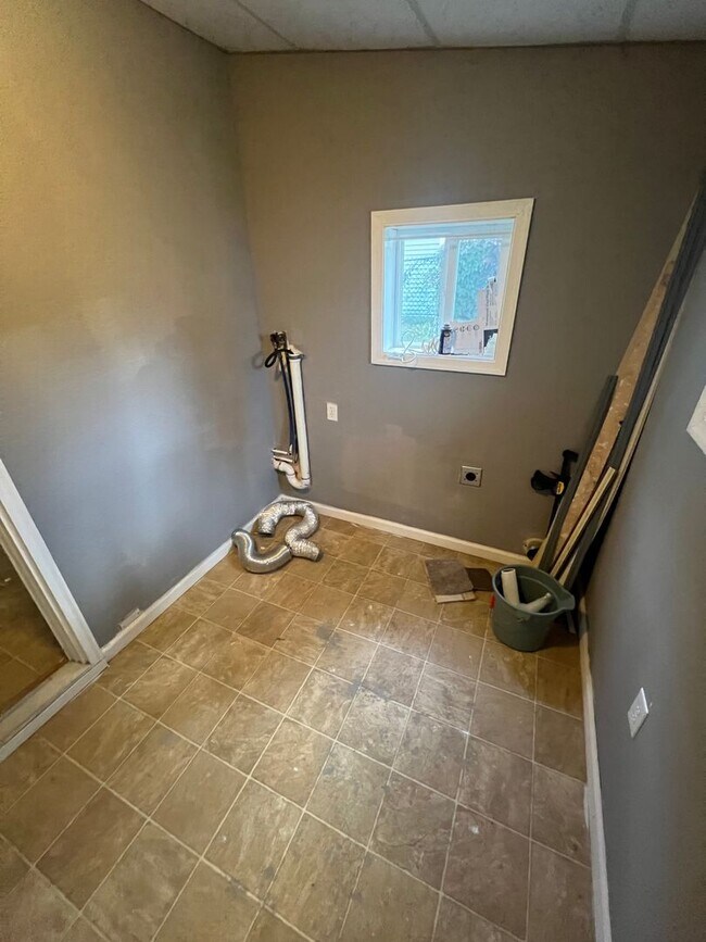 Building Photo - 329/331 N Lincoln