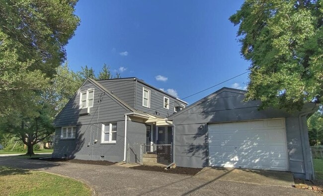 Building Photo - 2600 Browns Ln