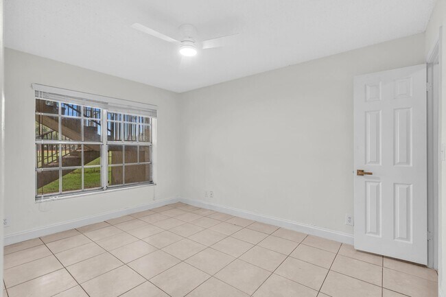 Building Photo - 2510 Riverside Dr