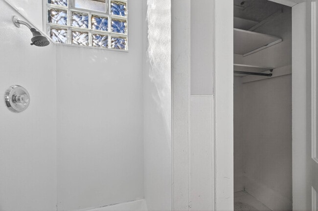 Building Photo - 959 Earl St