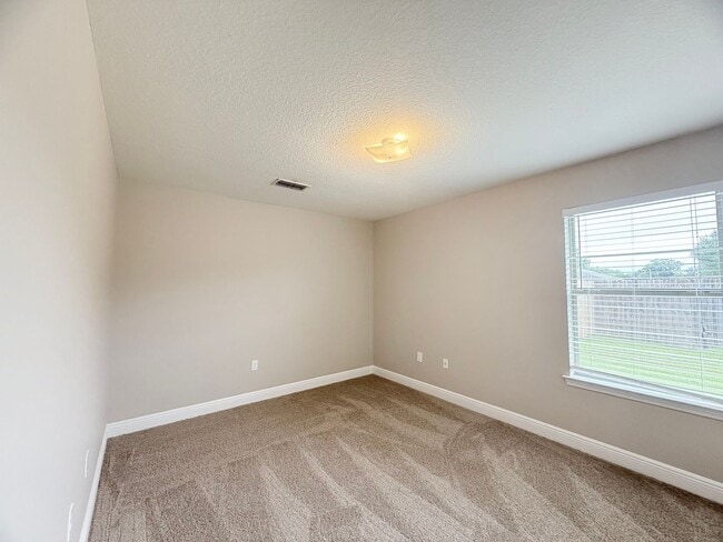 Building Photo - Spacious 4 Bed/3 Bath - Pace Mill Creek