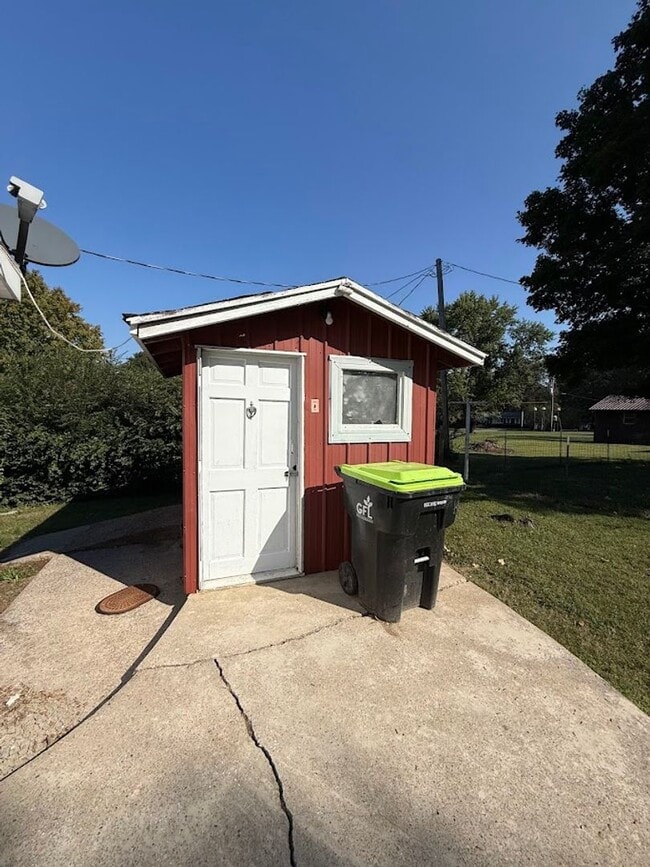 Building Photo - House in Benton