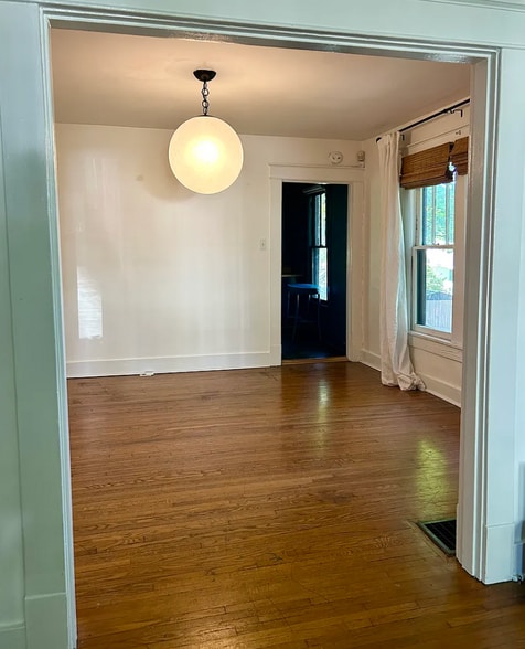 Building Photo - 2423 Brasher Ave