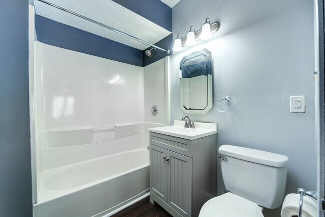 Building Photo - 1292 Fry Ave