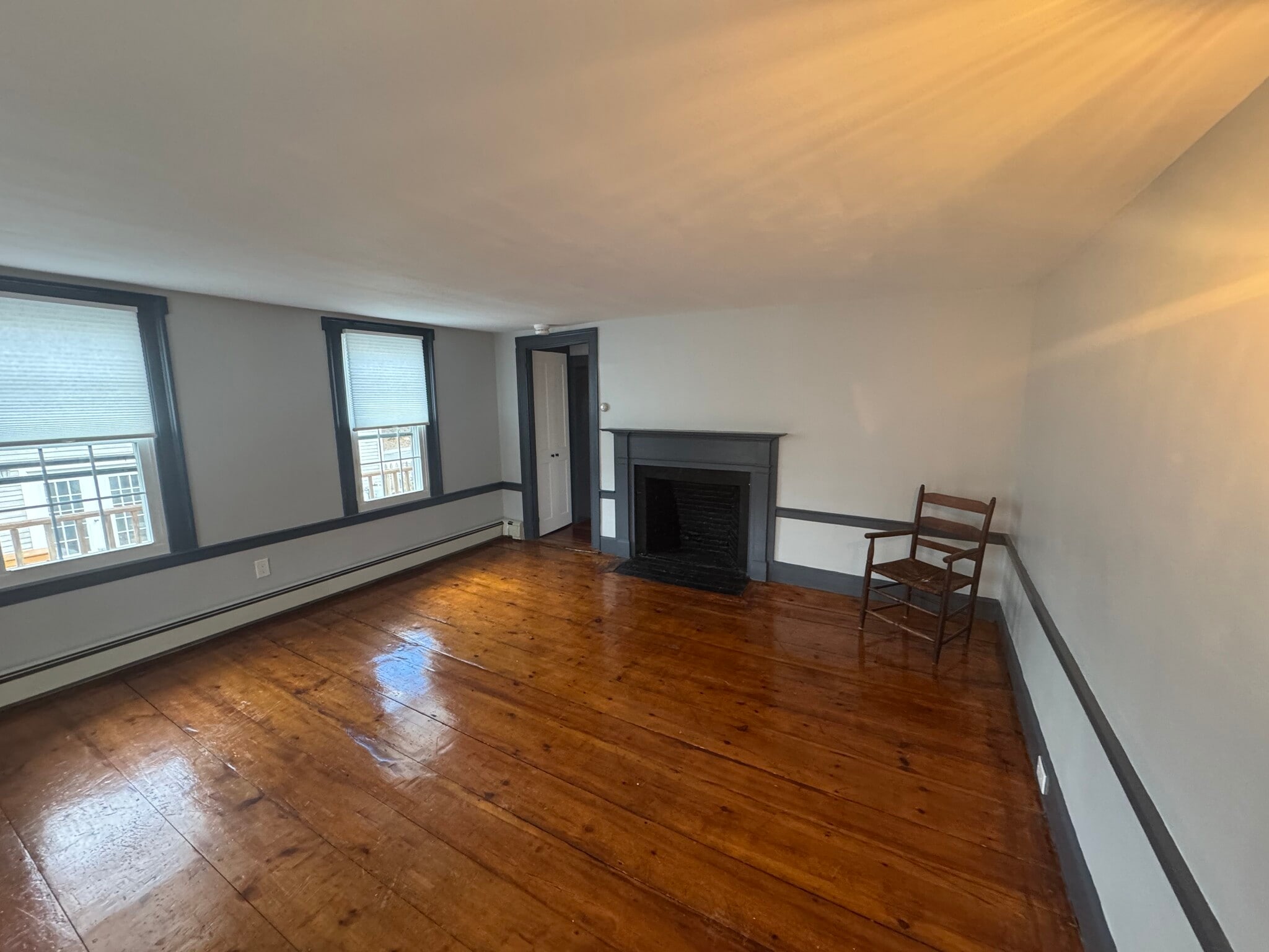 Building Photo - 329 Main St