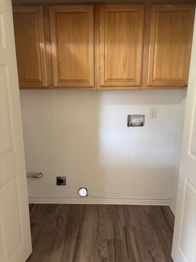 Building Photo - 3/2/1 in Quiet Neighborhood in Denison!