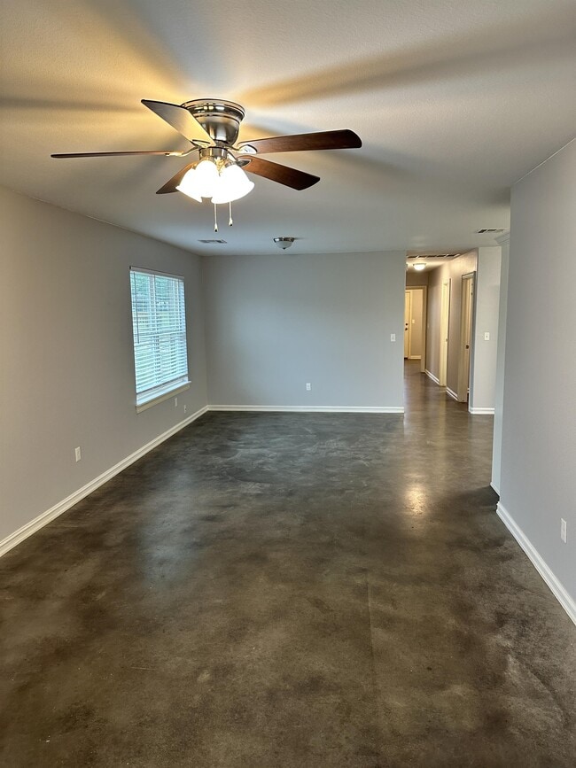 Building Photo - 4106 Maple Dr