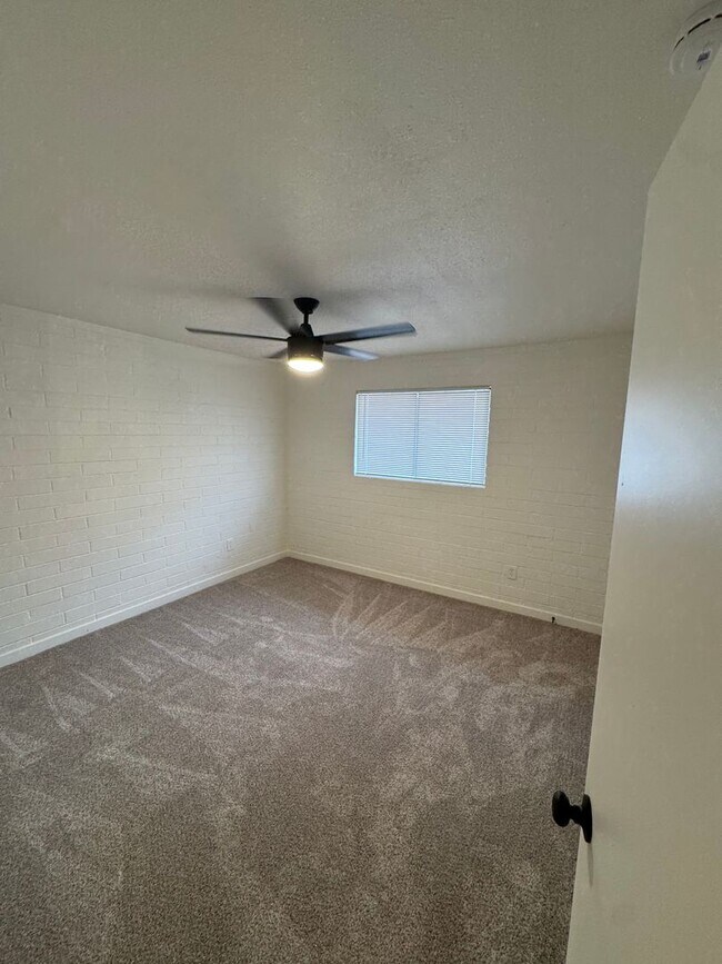 Building Photo - Fully upgraded home with garage!