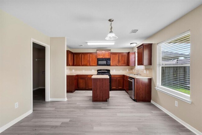 Building Photo - 2423 Pinpoint Dr