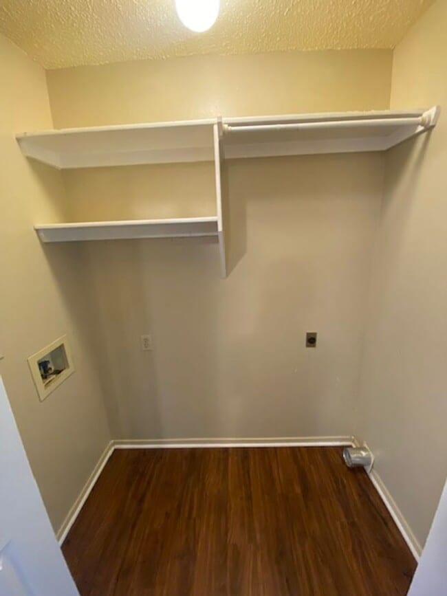 Building Photo - Super Cute 3 Bedroom Now Available!