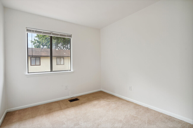 Sunny 2nd bedroomwith excellent closet space! - 8407 Alameda Ct