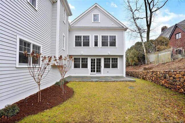 Building Photo - 50 Oak St