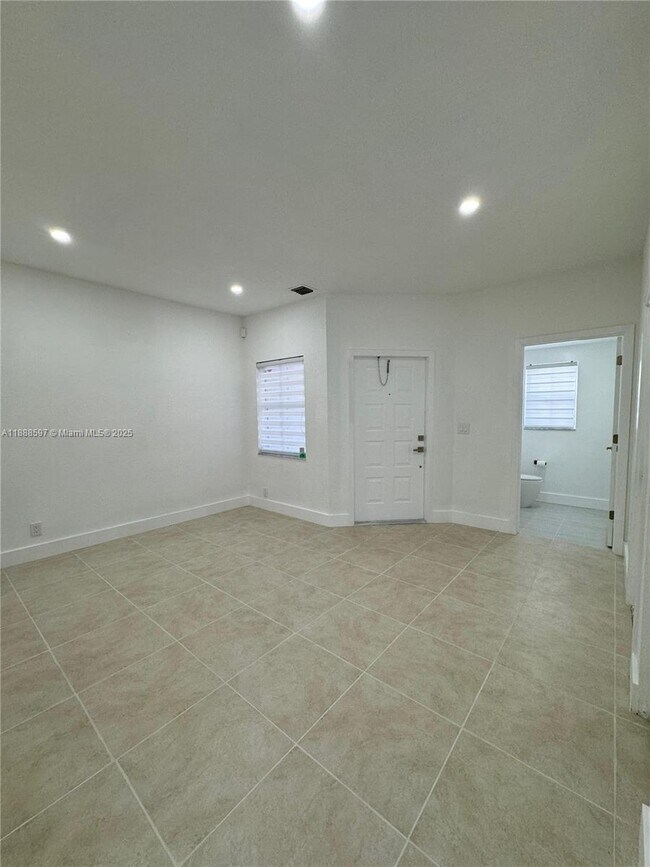 Building Photo - 16820 SW 1st Manor