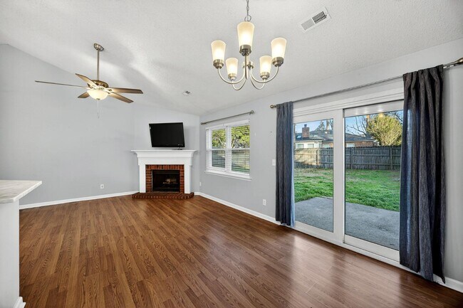 Building Photo - 112 Pipestone Dr