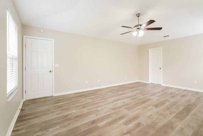 Building Photo - 571 Charles Pinckney St