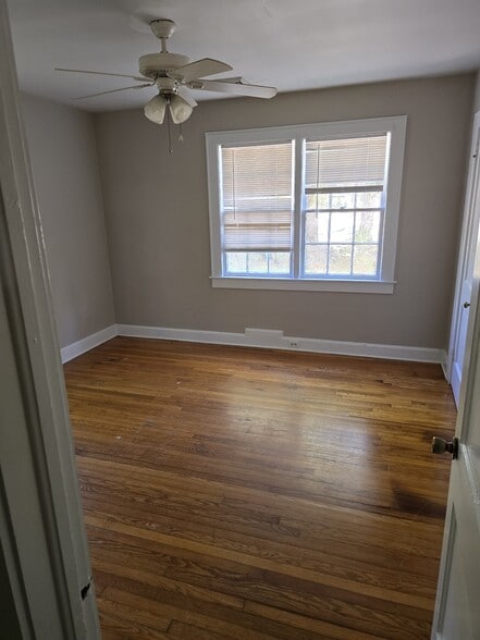 Building Photo - 4928 Oleander Dr