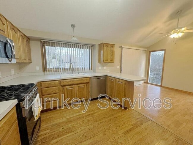 Building Photo - 2107 Queen Dr