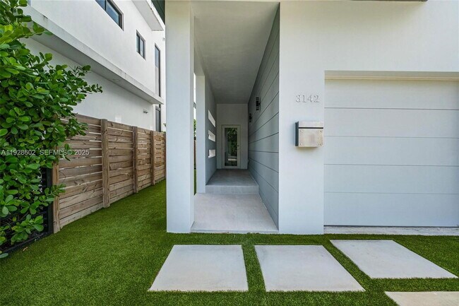 Building Photo - 3142 Carter St