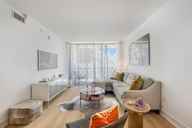 Building Photo - 350 SE 2nd St