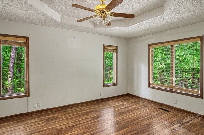 Building Photo - East Gate Area | Home | Unfurnished