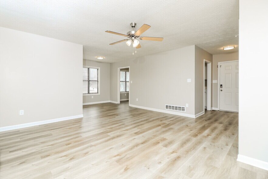 Building Photo - 4173 Woodcrest Dr