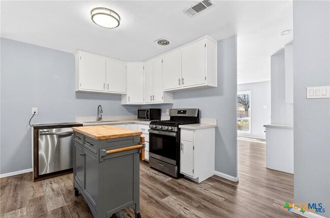 Building Photo - 1305 Arkansas Ave