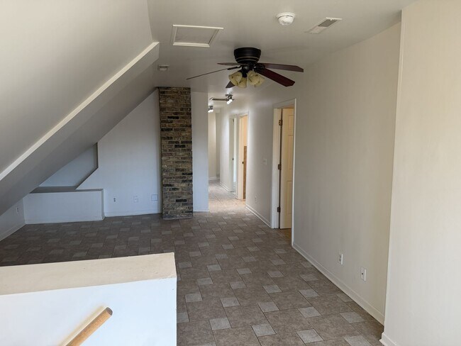 Building Photo - 1645-1647 N Astor St