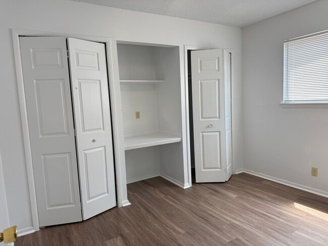 Building Photo - 132 Meadow Way