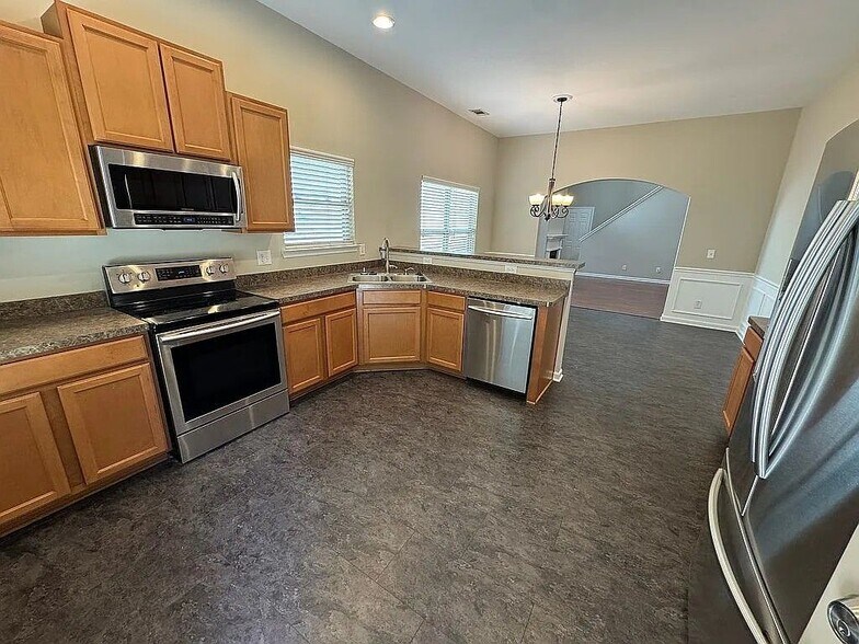 Building Photo - 9056 Lexington Ct
