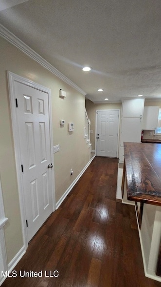 Building Photo - 933 Glastonbury Cir