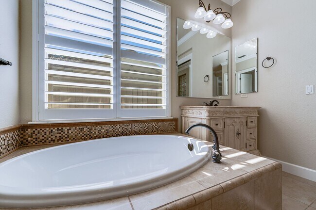Building Photo - Luxury 4-Bedroom Home in El Dorado Hills Exclusive Serrano Community!