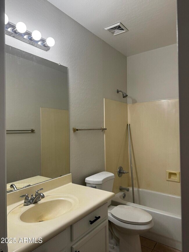 Building Photo - 7227 W Judy Lynn Ln
