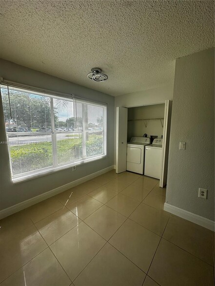 Building Photo - 12760 Vista Isles Dr