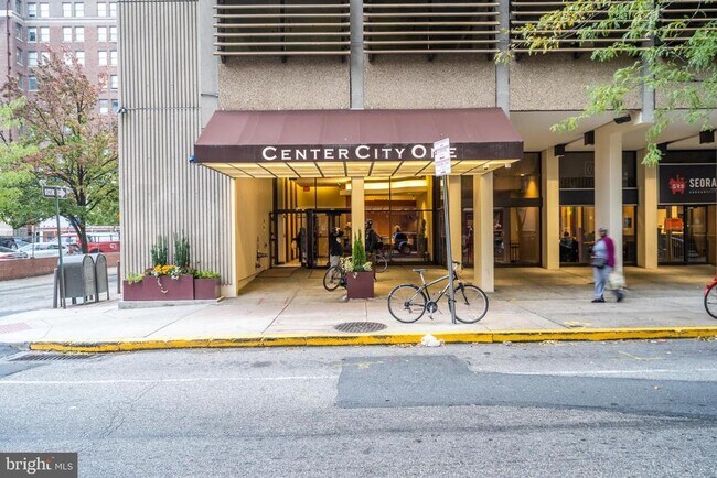 Building Photo - 1326 Spruce St