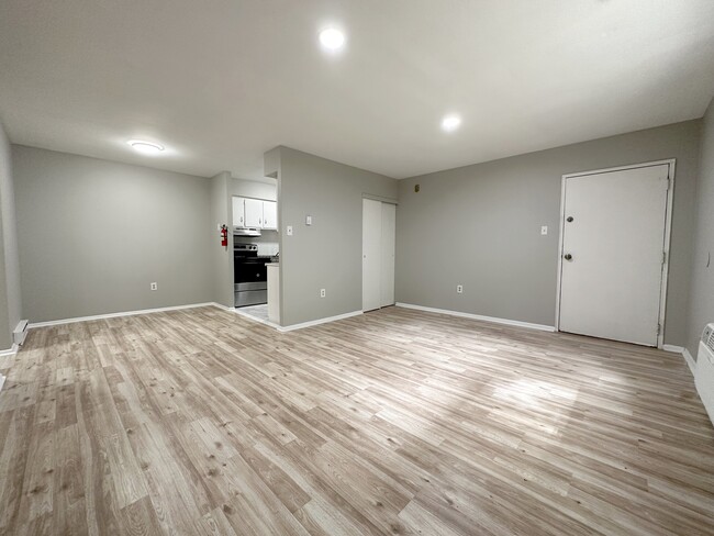 Building Photo - Woodland Manor Apartments